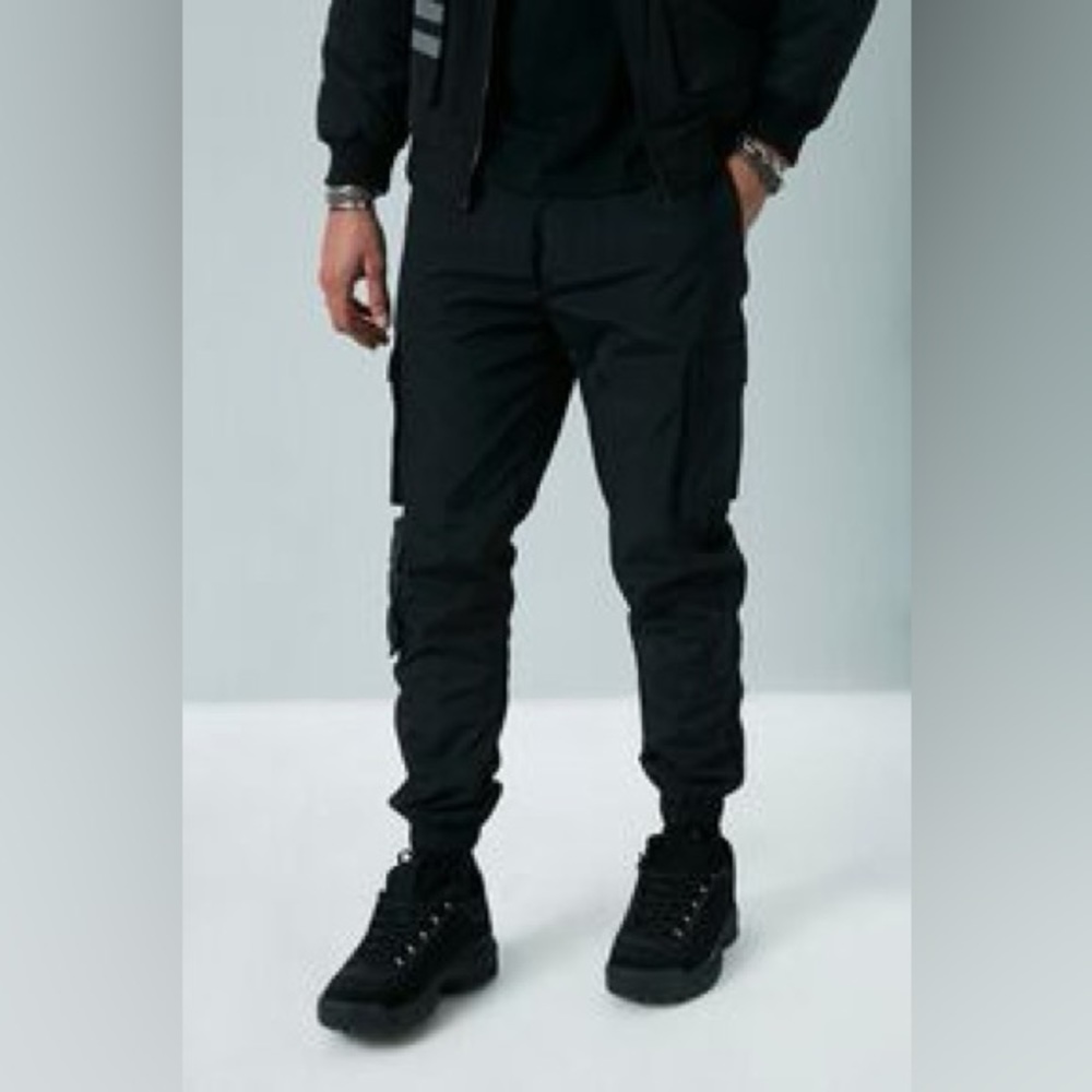 FOREVER 21 MENS BLACK CUFFED CARGO PANTS SIZE SMALL